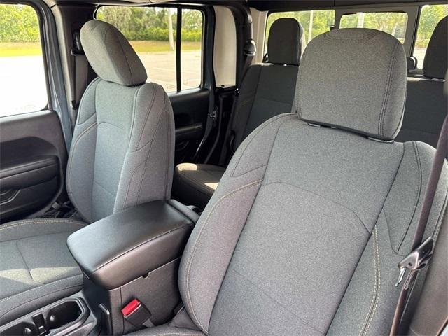 new 2025 Jeep Gladiator car, priced at $45,327