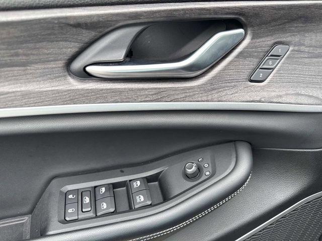 used 2022 Jeep Grand Cherokee car, priced at $27,588