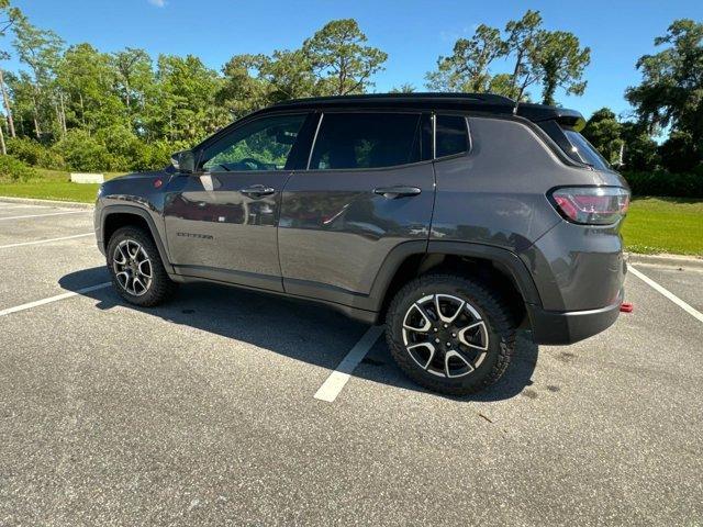 new 2024 Jeep Compass car, priced at $39,027