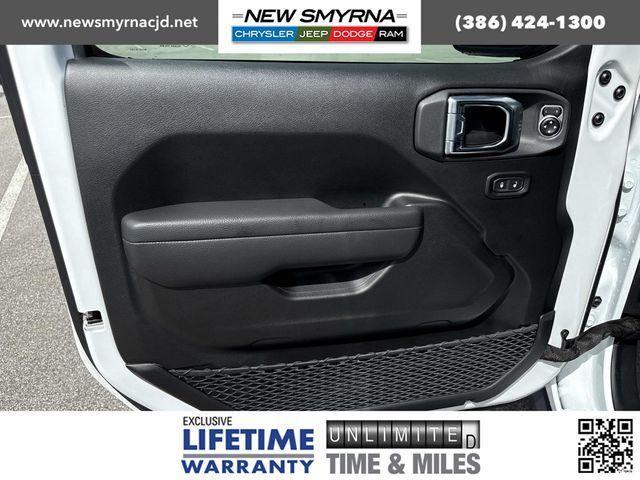 new 2025 Jeep Wrangler car, priced at $43,177