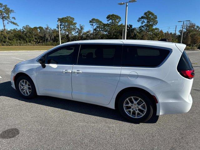 new 2025 Chrysler Pacifica car, priced at $40,686