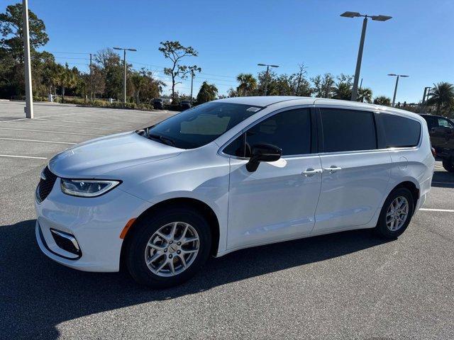 new 2025 Chrysler Pacifica car, priced at $40,686