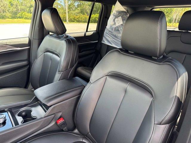 new 2025 Jeep Grand Cherokee car, priced at $47,698