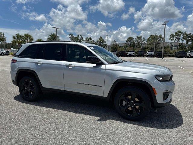 new 2025 Jeep Grand Cherokee car, priced at $47,698