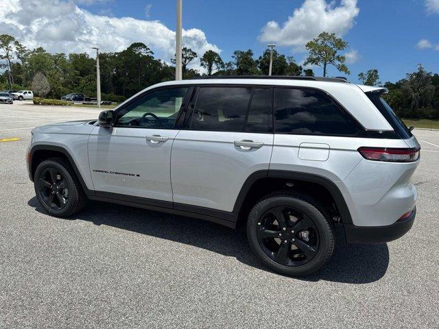 new 2025 Jeep Grand Cherokee car, priced at $47,698