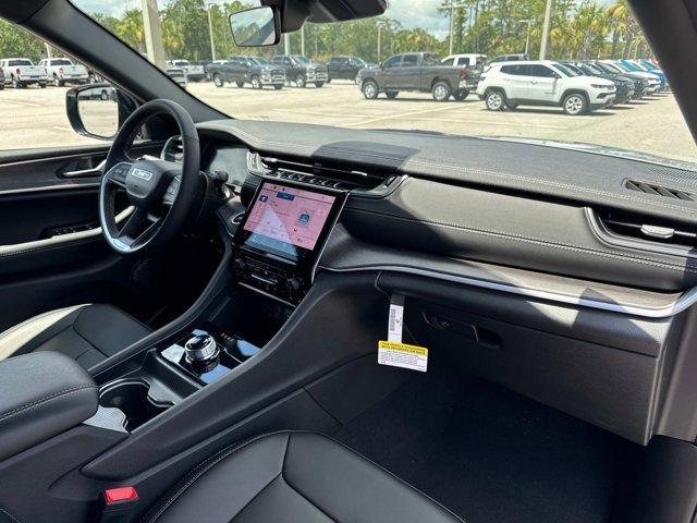 new 2025 Jeep Grand Cherokee car, priced at $47,698