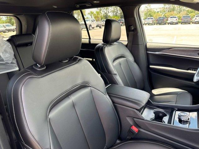 new 2025 Jeep Grand Cherokee car, priced at $47,698