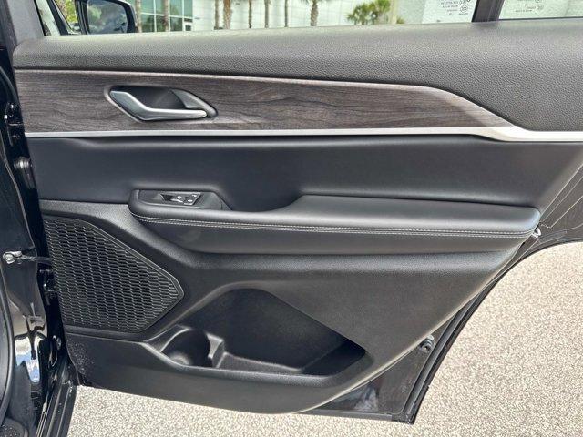 new 2025 Jeep Grand Cherokee L car, priced at $48,174