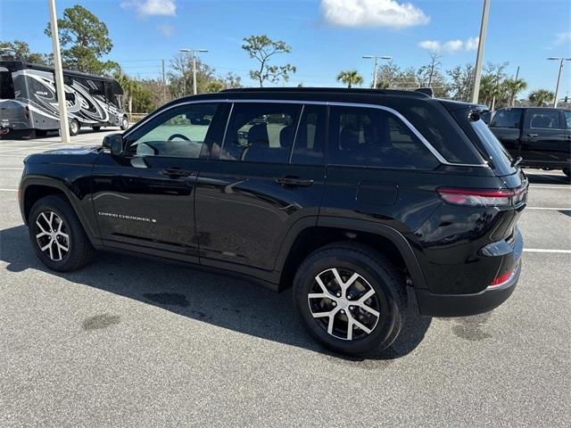 new 2025 Jeep Grand Cherokee car, priced at $47,010