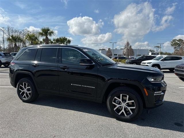 new 2025 Jeep Grand Cherokee car, priced at $47,010