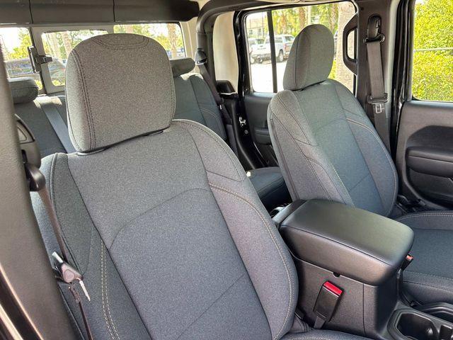 new 2025 Jeep Gladiator car, priced at $42,829