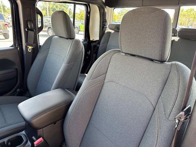new 2025 Jeep Gladiator car, priced at $42,829