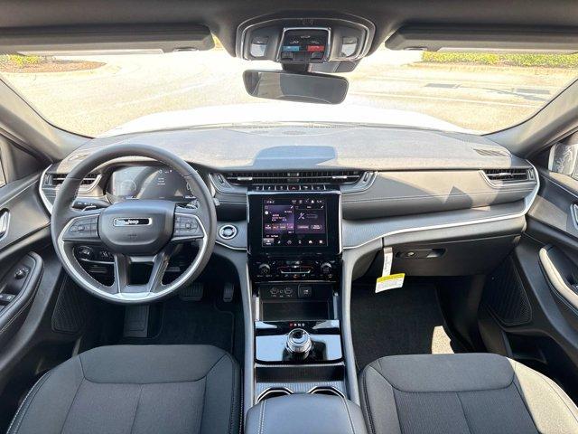 new 2025 Jeep Grand Cherokee car, priced at $41,976