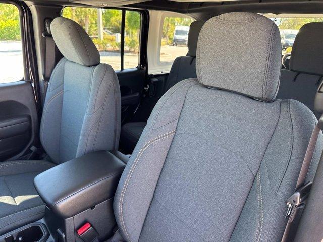 new 2025 Jeep Wrangler car