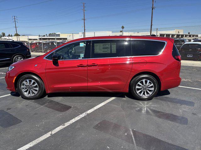 new 2025 Chrysler Pacifica Hybrid car, priced at $53,245
