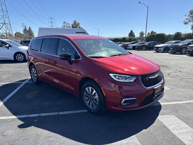 new 2025 Chrysler Pacifica Hybrid car, priced at $53,245
