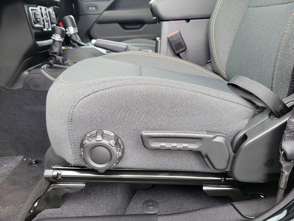 new 2025 Jeep Wrangler car, priced at $46,409