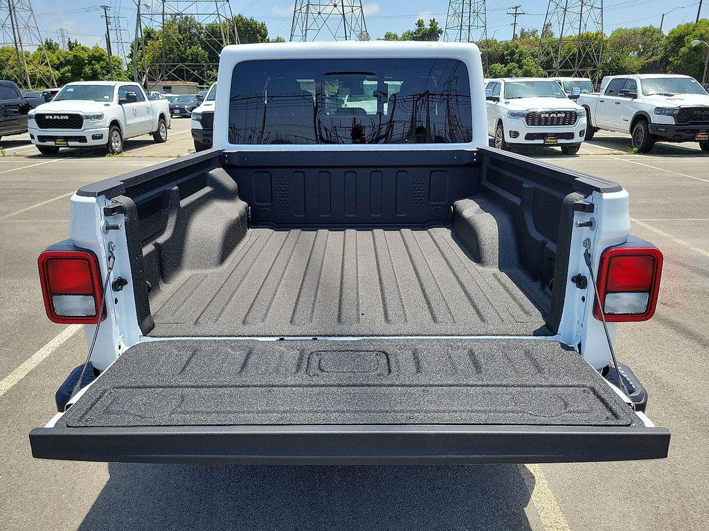 new 2025 Jeep Gladiator car, priced at $48,645