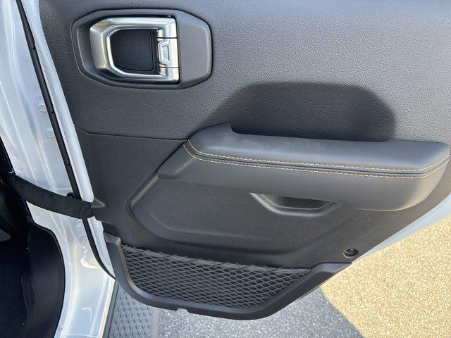 new 2025 Jeep Gladiator car, priced at $48,645