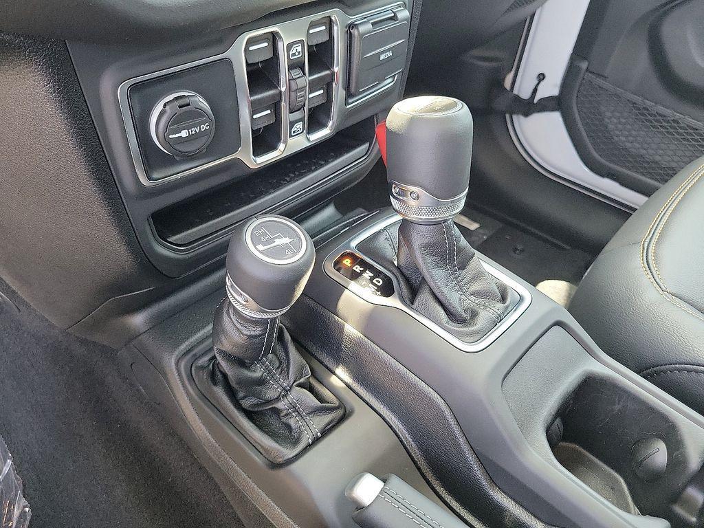 new 2025 Jeep Gladiator car, priced at $48,645