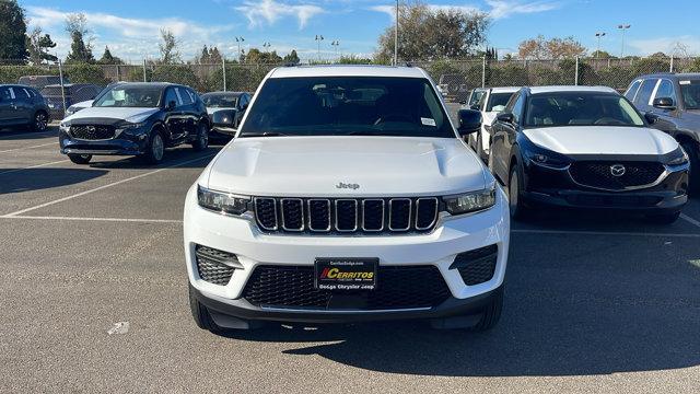 new 2025 Jeep Grand Cherokee car, priced at $39,580