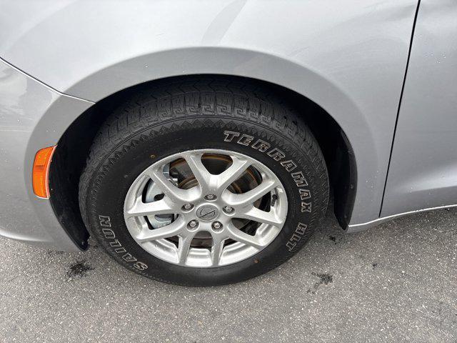 used 2021 Chrysler Pacifica car, priced at $19,999
