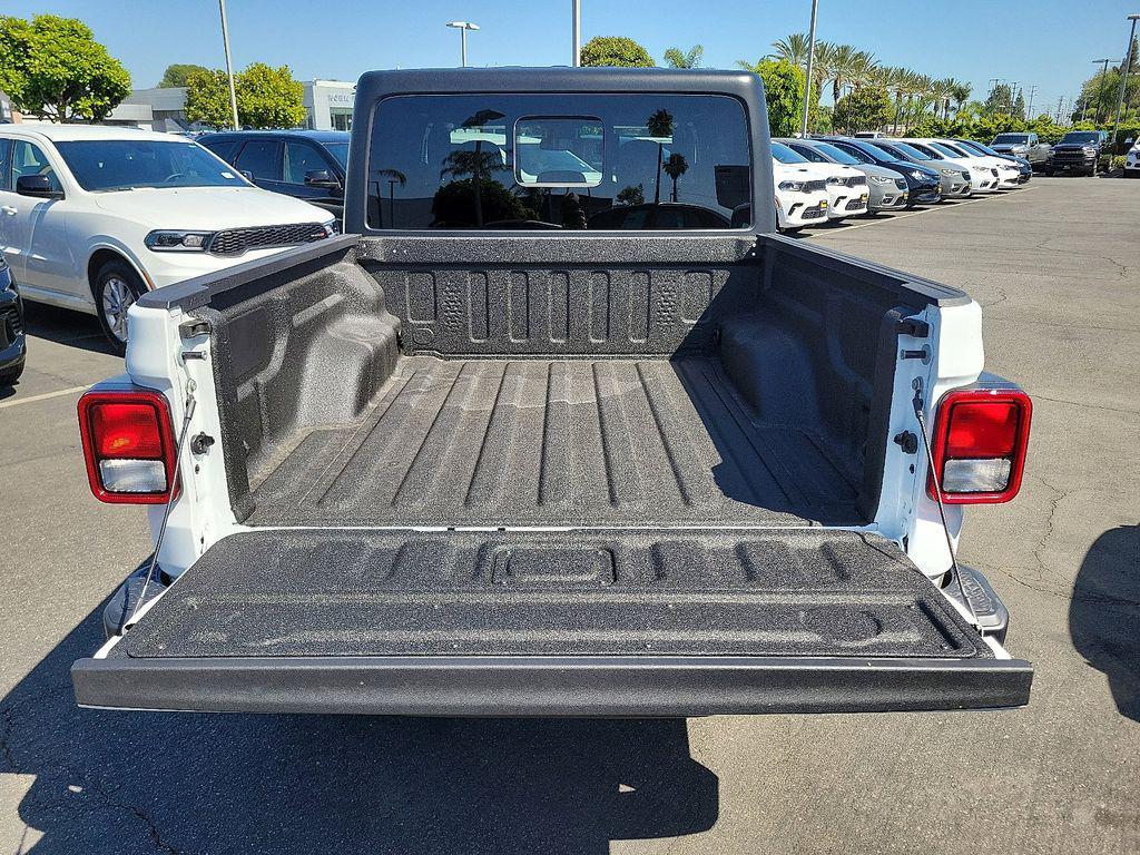 new 2025 Jeep Gladiator car, priced at $37,459