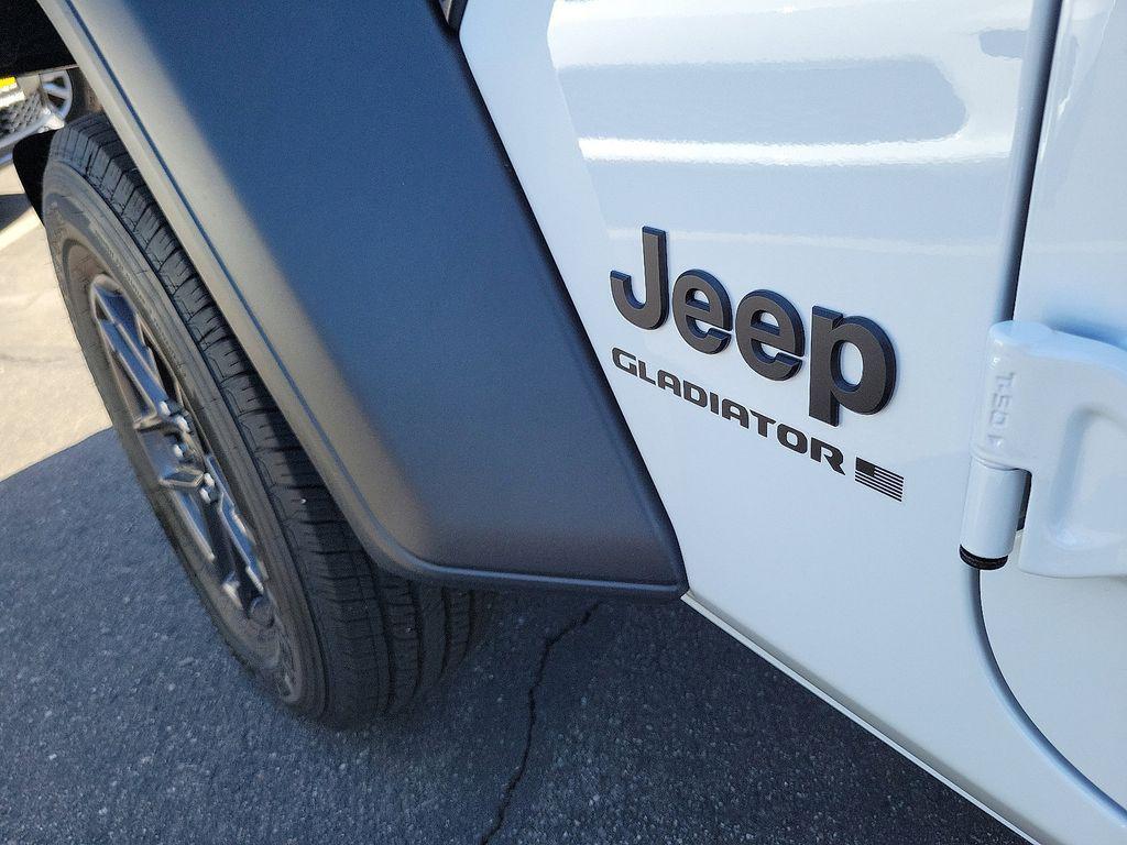new 2025 Jeep Gladiator car, priced at $37,459