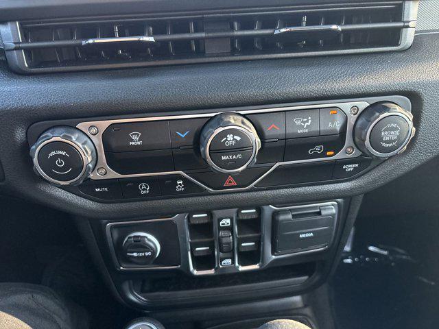 new 2025 Jeep Wrangler car, priced at $39,185