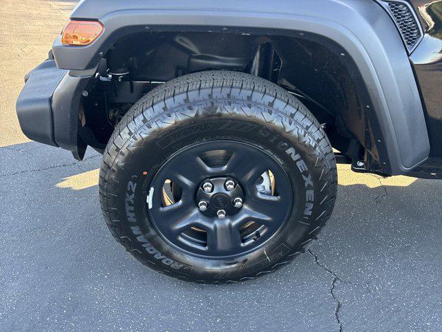 new 2025 Jeep Wrangler car, priced at $39,185