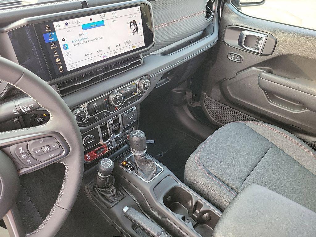 new 2025 Jeep Wrangler car, priced at $45,409