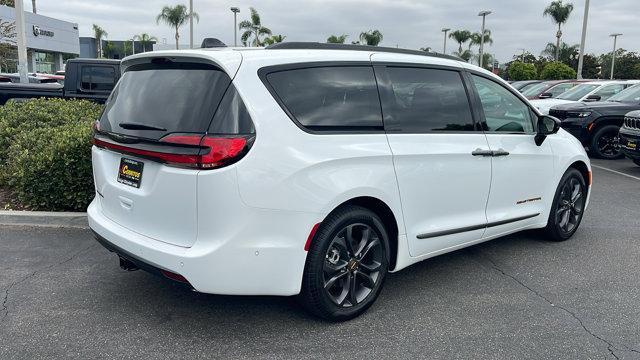 new 2024 Chrysler Pacifica car, priced at $47,090