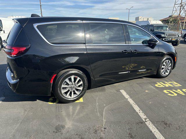 new 2025 Chrysler Pacifica Hybrid car, priced at $52,750