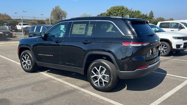 new 2025 Jeep Grand Cherokee car, priced at $45,295