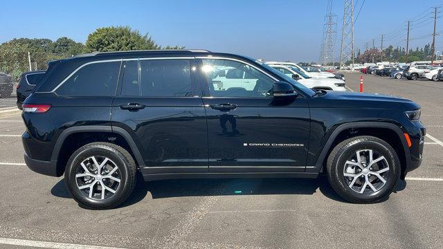 new 2025 Jeep Grand Cherokee car, priced at $45,295