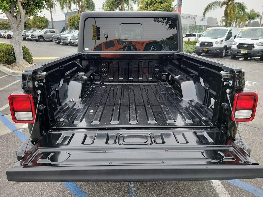 used 2023 Jeep Gladiator car, priced at $32,000