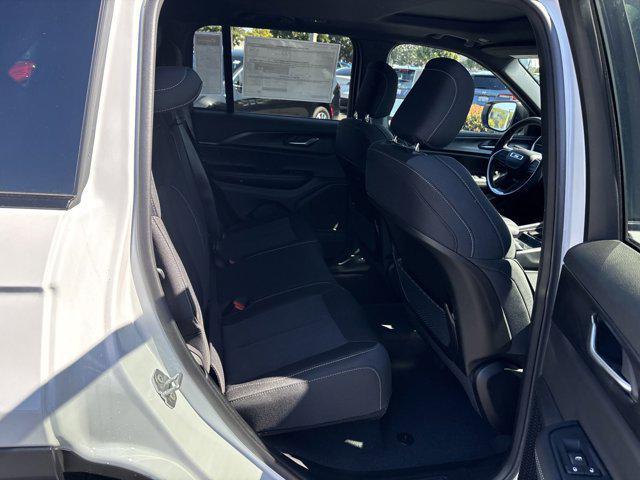 new 2025 Jeep Grand Cherokee car, priced at $39,580