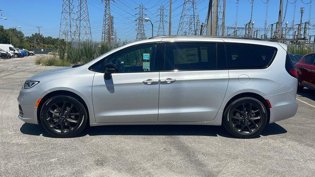 new 2024 Chrysler Pacifica car, priced at $49,030