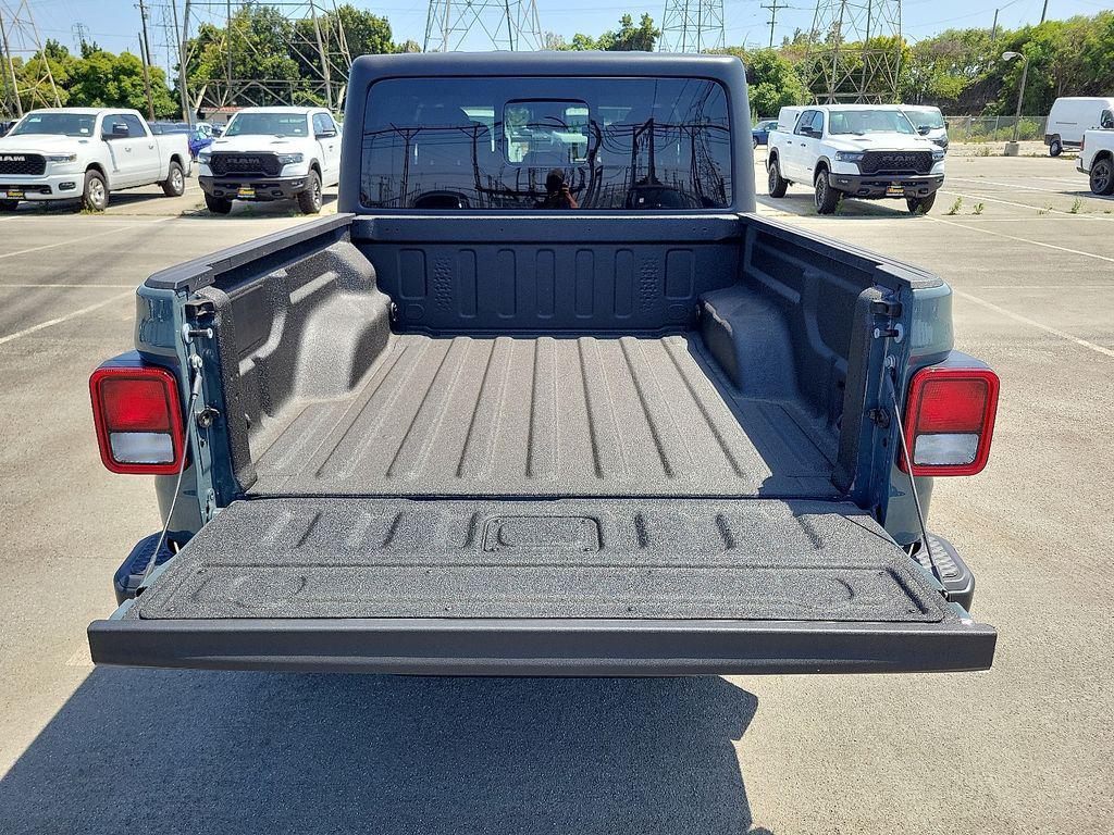 new 2025 Jeep Gladiator car, priced at $46,440