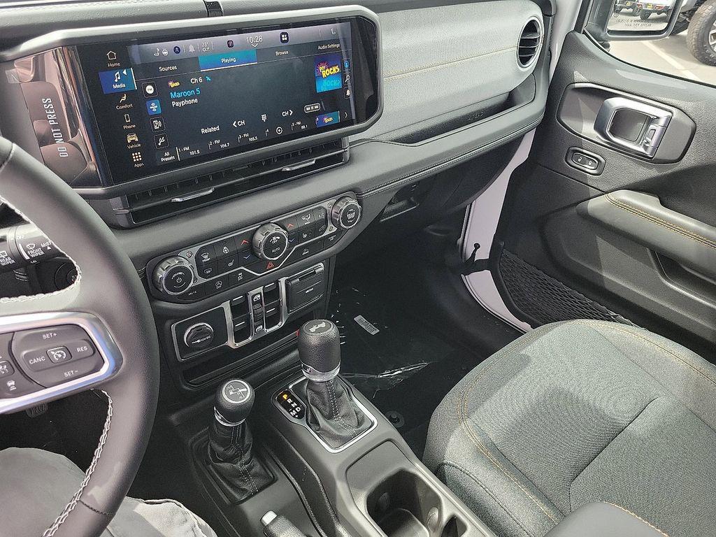 new 2025 Jeep Wrangler car, priced at $45,814