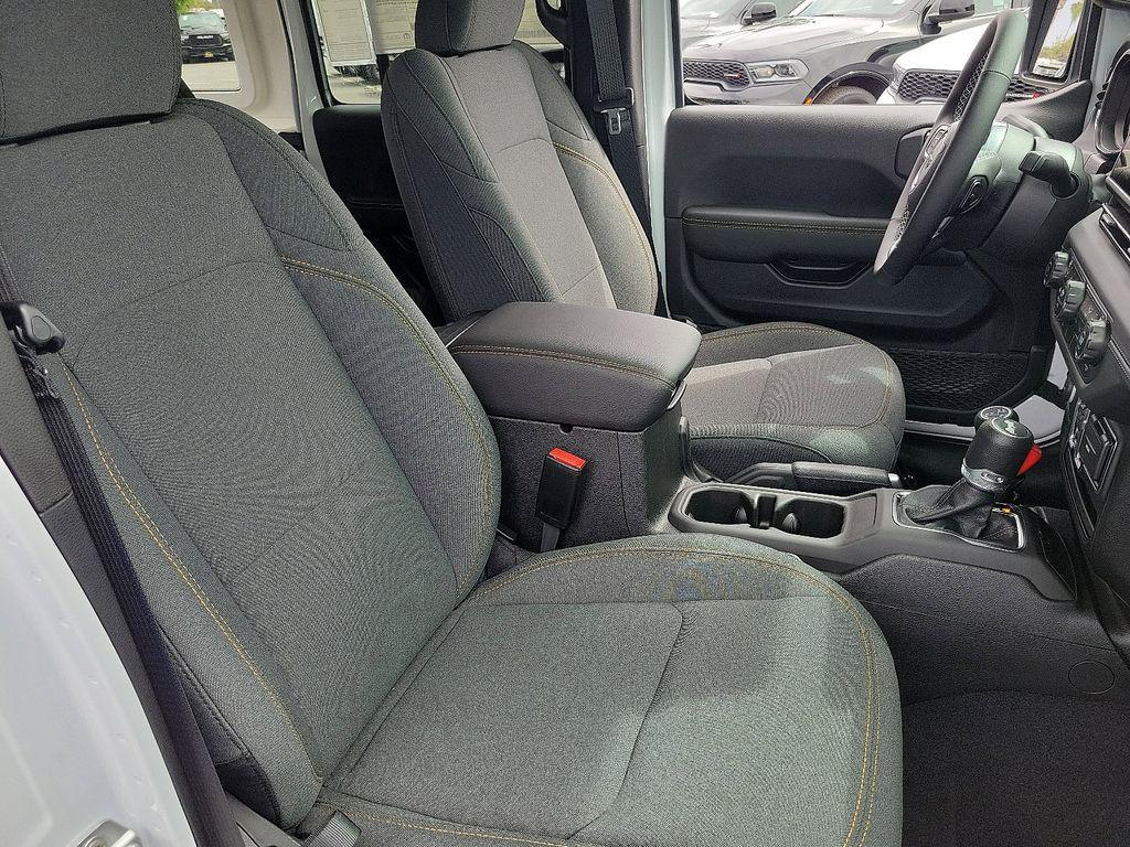 new 2025 Jeep Wrangler car, priced at $45,814