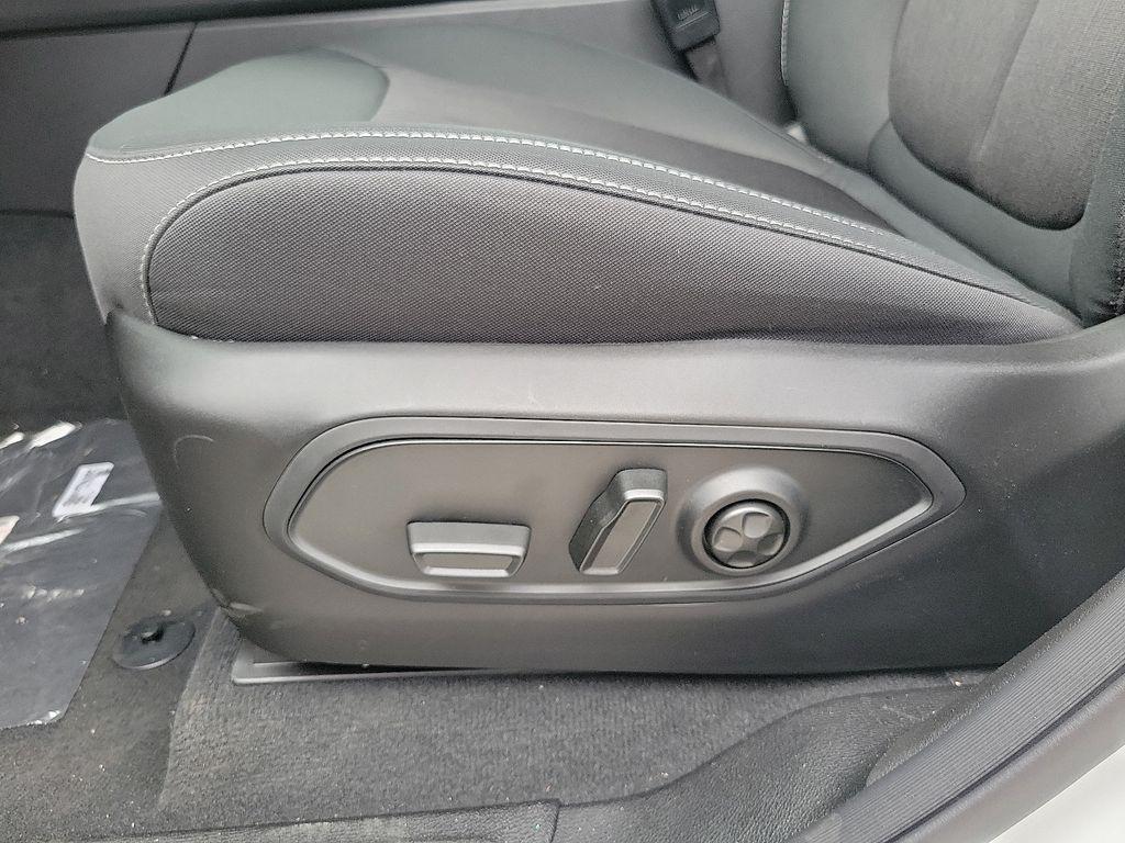 new 2025 Jeep Grand Cherokee car, priced at $39,580
