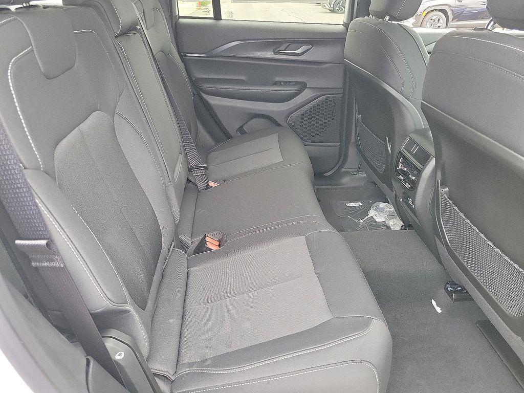 new 2025 Jeep Grand Cherokee car, priced at $39,580