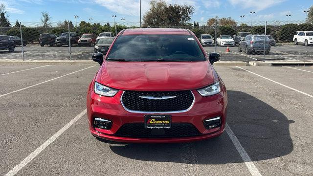 new 2025 Chrysler Pacifica car, priced at $44,640