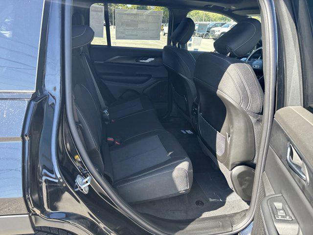 new 2025 Jeep Grand Cherokee car, priced at $40,175