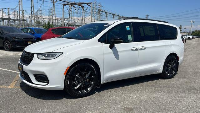 new 2024 Chrysler Pacifica car, priced at $53,190