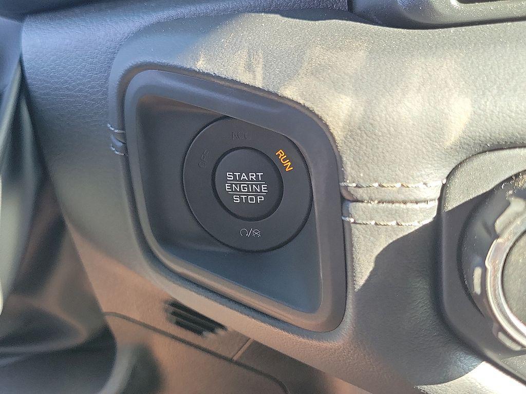 new 2025 Jeep Wrangler car, priced at $48,314