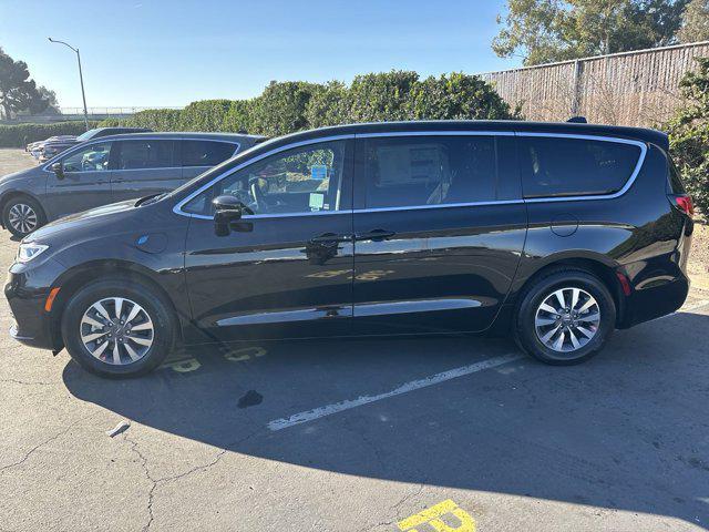 new 2025 Chrysler Pacifica Hybrid car, priced at $52,750