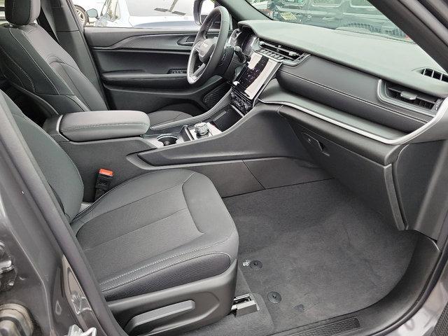 new 2025 Jeep Grand Cherokee car, priced at $39,075