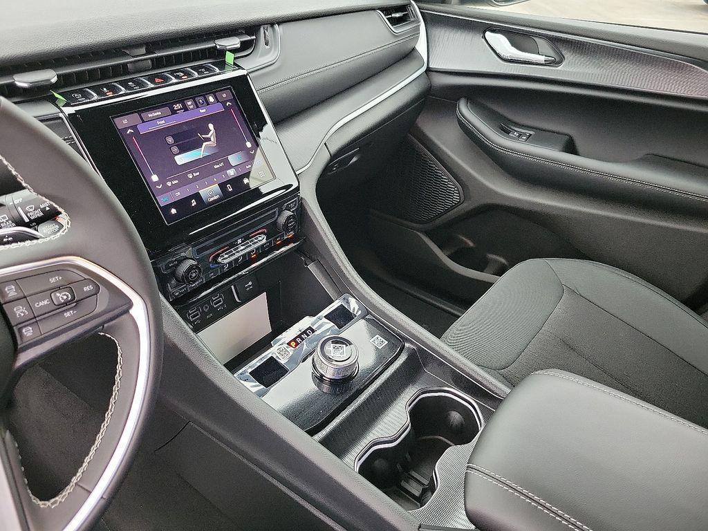 new 2025 Jeep Grand Cherokee L car, priced at $33,625